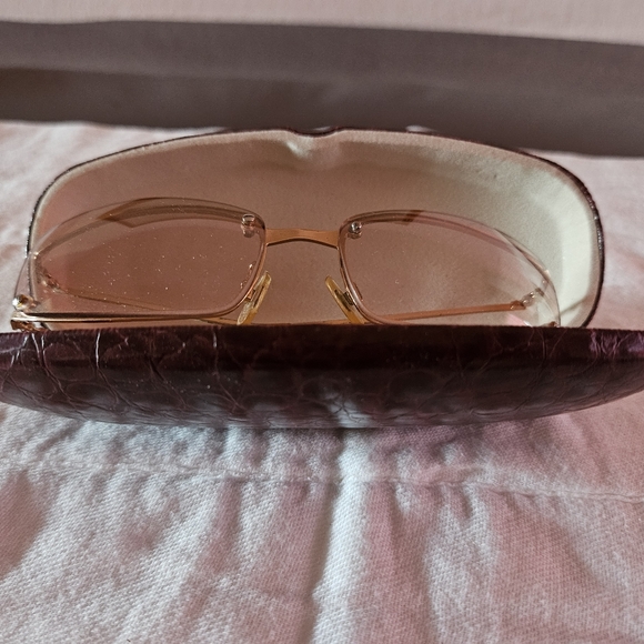 Woman's Pink Gold tinted Sunglasses - Picture 6 of 7